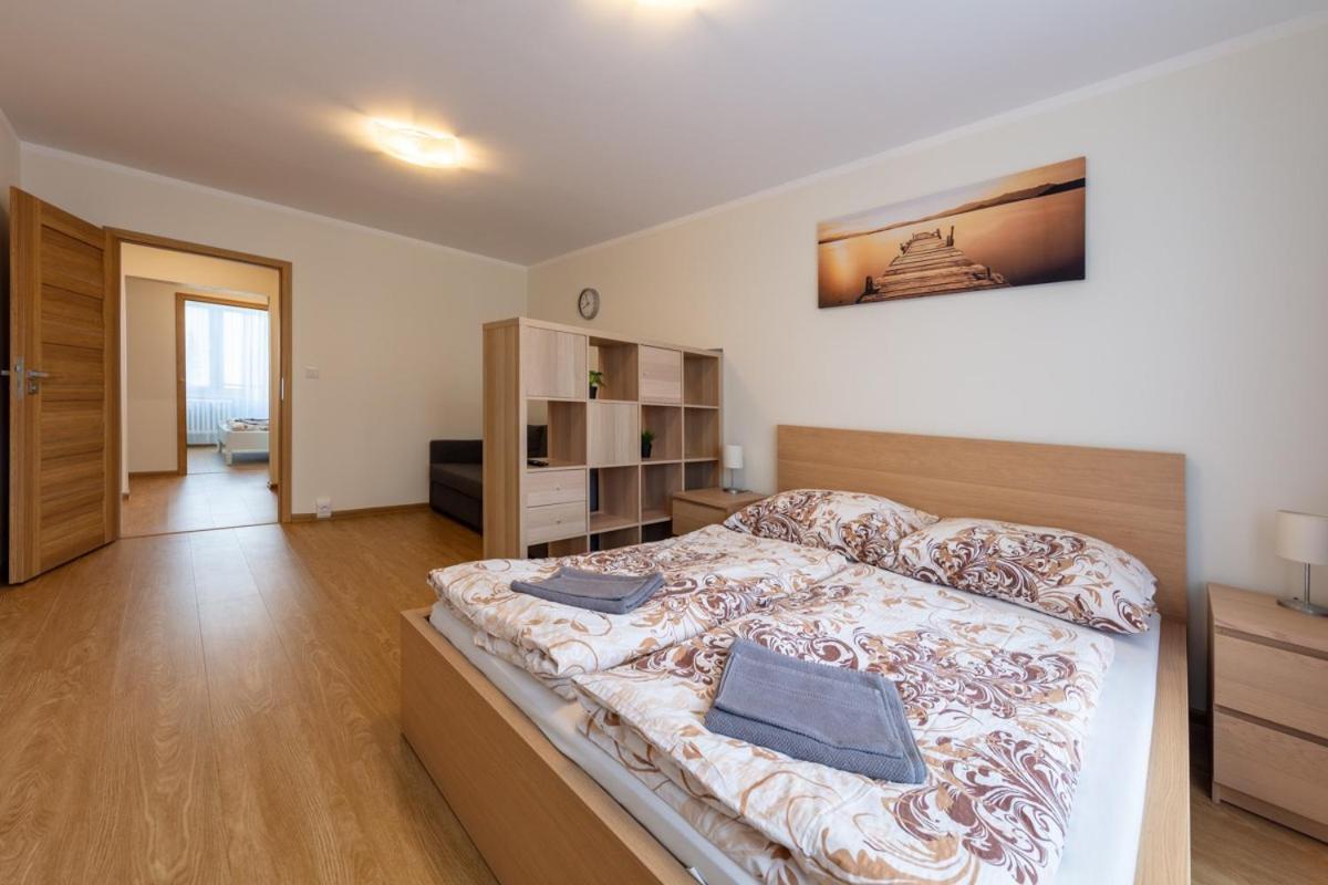Appartamento Large Prosek - Your Second Home! Praga