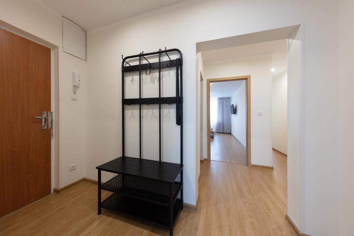 Appartamento Large Prosek - Your Second Home! Praga