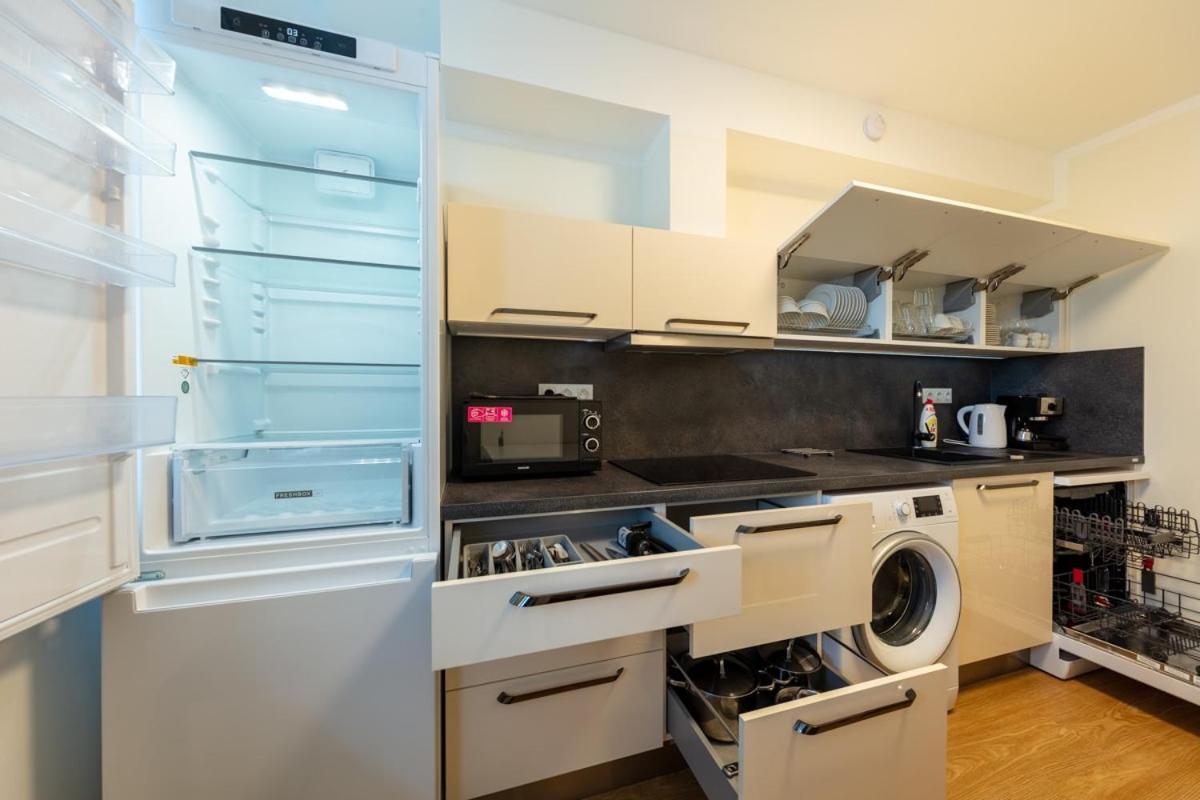 Appartamento Large Prosek - Your Second Home! Praga